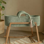 moises-bebe-crochet-verde-sage