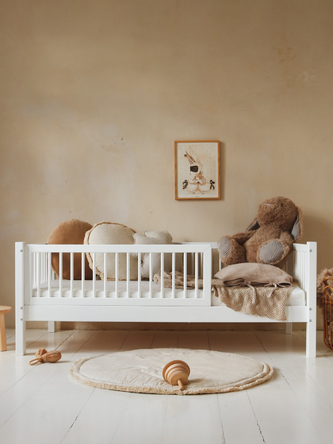 Cama Montessori de 70x140 cm en blanco y gris para bebés
